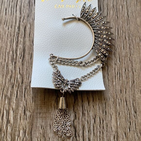 Free People Ear Party Gold Tone Rhinestone & Chain Tassel No Piercing Ear Cuff - Picture 2 of 5